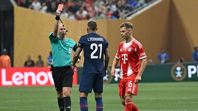 PSG đánh bại Bayern Munich trong trận cầu kịch tính đầy tranh cãi