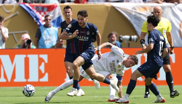Thắng đậm Real Madrid 4-0, HLV Luis Enrique của PSG lên tiếng bảo vệ Xabi Alonso