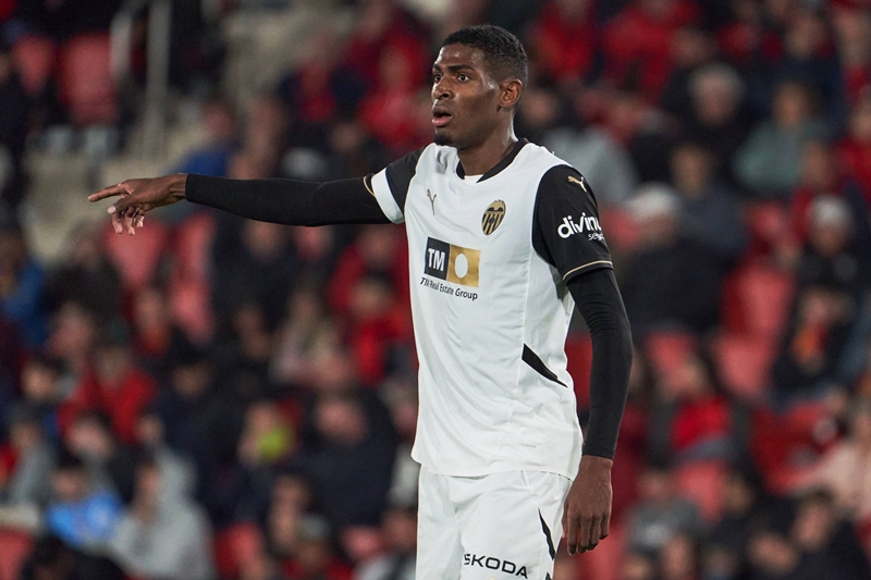 Arsenal chuẩn bị chiêu mộ tài năng trẻ Cristhian Mosquera từ Valencia